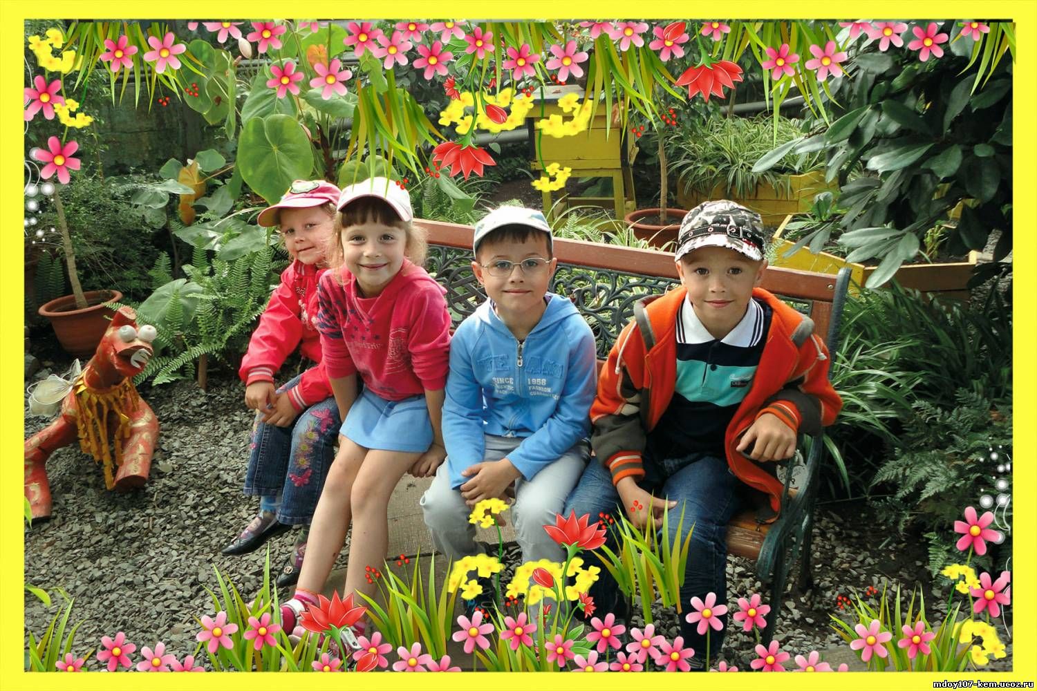 группа "Смешарики" в ботаническом саду